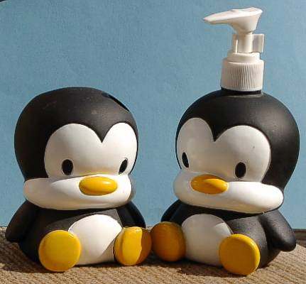 soap dispenser and toothbrush holder - zeep en tandenborstel houder
Trefwoorden: penguin pinguin bathroom badkamer  Soap dispenser and toothbrush holder  zeep  tandenborstel houder