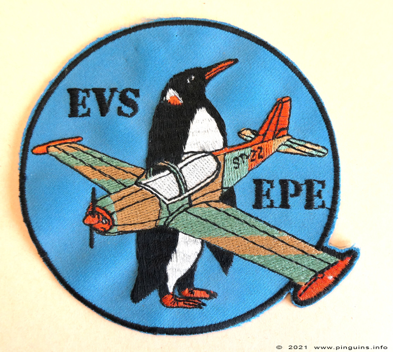 Blegium penguin military flightschool patches
Belgium had a military flightschool with the fifth squadron called the penguins (planes SV4 and SF 260M)
Trefwoorden: Blegium penguin military flightschool patches